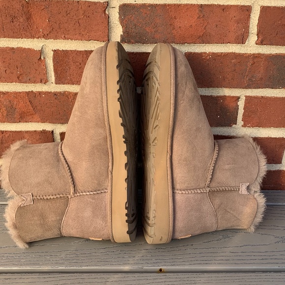 UGG Mini Bailey Button II Shearling Boot - Picture 6 of 13
